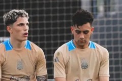 曼联铁三角重聚：贝尔巴托夫晒合影，唤起回忆温情瞬间